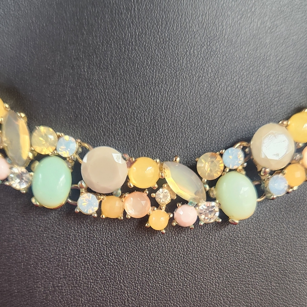 LOFT Crystal Stones Statement necklace.‎ - Picture 4 of 9